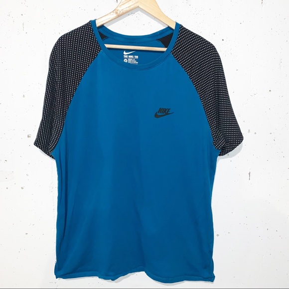 Nike Athletic Cut Blue with Patterned Shoulders Mens Tee Size XL